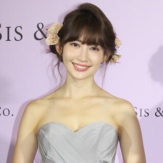 小嶋陽菜、卒業ドレスを「自分でデザインしたい」- 時期は未定