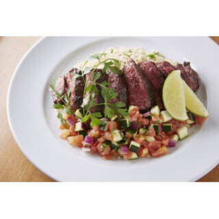 サラベス大阪店で、肉×玄米の期間限定メニュー発売