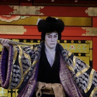 市川海老蔵、サプライズ演出「ずっと笑ってた」 博多座に山田・前野登場