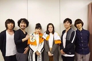 芳根京子、蓮佛美沙子と朝ドラ主題歌ミスチルとの集合写真｢気がおかしく…｣