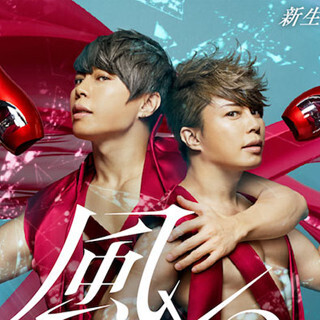 2人の西川貴教が美しく絡み合い、風を起こす!? 鍛え上げた肉体見せる