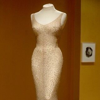 マリリン･モンローのドレス、5億円超で落札