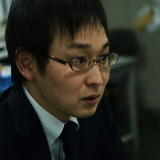 山崎隆之八段、映画『聖の青春』にカメオ出演! 将棋会館の受付役で登場