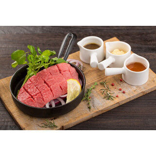 たんぱく質とペプチドが豊富な「馬肉」の生ステーキを829円で食べられる!