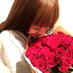 平愛梨、長友から誕生日にバラの花束届く - 妹･祐奈「ん～幸せそう!」