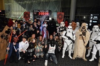 SW新作『ローグ･ワン』公開にファン熱狂! ダース･ベイダーとカウントダウン