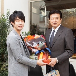 林部智史、『就活家族』撮影中の三浦友和を訪問