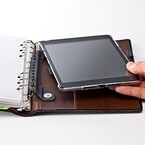 サンワダイレクト、システム手帳にiPad miniを装着できるクリアケース