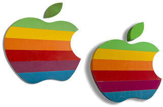 Apple本社のレインボーロゴ看板がオークションに、推定価値は1万ドル以上