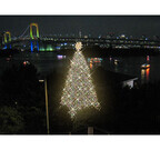 東京都・お台場でメモリアルツリー点灯式を開催。モデルの中村アンさん登場