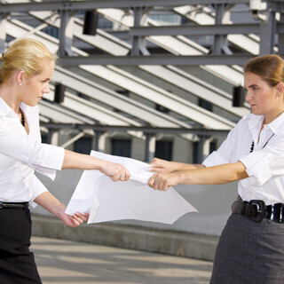 彼氏に悪い虫がついた!?そんなときアナタがとるべき行動とは？