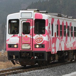 三陸鉄道で活躍「キット、ずっと2号」一般参加でラッピングはがし作業実施