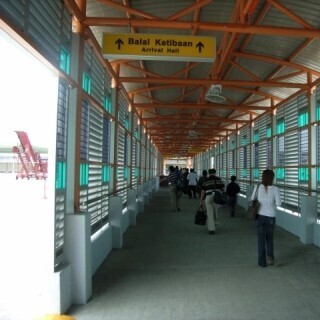 航空トリビア (10) 実はある、「LCCなのに大手より高い」運賃逆転現象