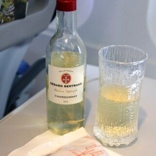 航空トリビア (14) 地上と機内では異なる味覚、繊細な味わいのワインはどう選ぶ?
