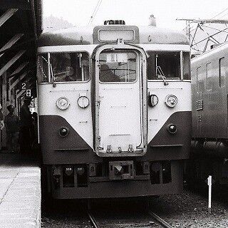 昭和の残像 鉄道懐古写真 (50) 身延線「見たら忘れられない」旧型国電たち - 115系そっくり電車も