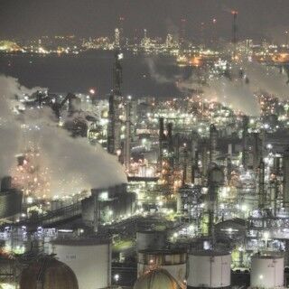 美しい工場夜景の代表格・三重県四日市工場地帯