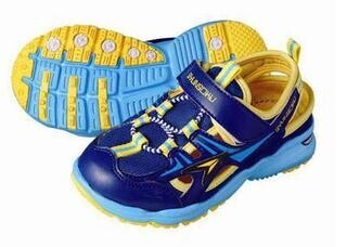 大人気の「瞬足」と、サンダルが合体した夏モデルが登場！