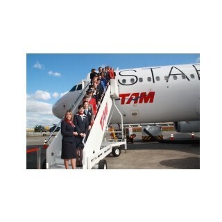 航空トリビア (16) CAの採用基準に「容姿端麗」はある?