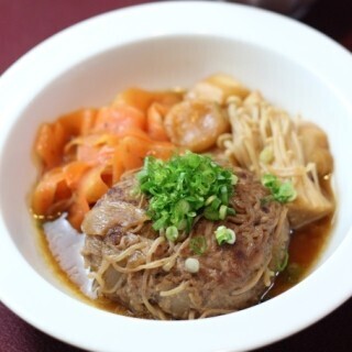 主菜が1品300円以内! 節約主婦の安ウマレシピ (66) 溶き卵でいただく「すき焼き風ハンバーグ」