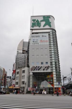 最先端のフィットネス施設が新宿に誕生！　中西哲生氏がトレーニングを実演