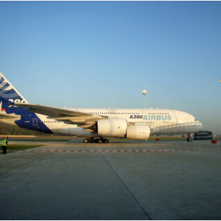 航空トリビア (18) 機内にシャワースパやラウンジ…エアバスA380がスゴすぎる