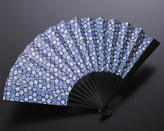 組み合わせは2万通り以上! 好みの色柄で仕立てる伝統の江戸扇子 -「組扇」