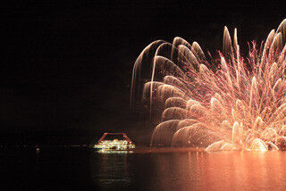 鹿児島の24時間運航桜島フェリーが夏の夜は「桜島納涼観光船」に変身