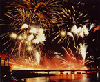 7月28日「あしや花火大会2012」が福岡県遠賀川の芦屋橋上流で開催