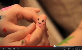 スポーツ観戦やパーティシーンは「ゴム製えのぐ」でもっと盛り上がろう!