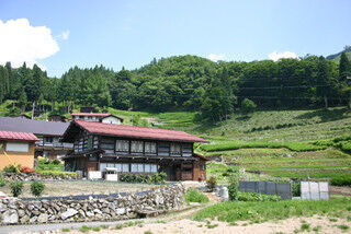 自然あふれる岐阜県飛騨に泊まって、親子でのんびり森遊び・里山遊び