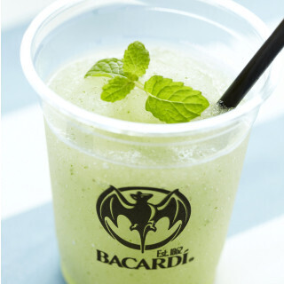 トマトやチョコ味のモヒート登場 - 屋外カフェ「BACARDI MIDPARK CAFE」