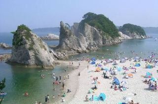 海水浴シーズン到来。岩手県宮古市で浄土ヶ浜サマーフェスティバル開催