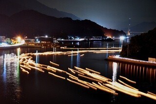 広島県尾道市で千個もの灯籠流しで先祖の供養
