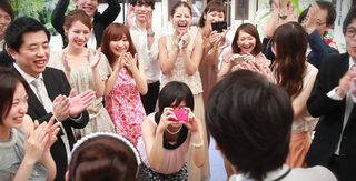 ぐるなびウエディング、ティッシュでできたドレスの動画を公開