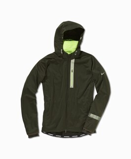 ナイキ、悪天候下でも快適に走れるランニングアパレル＆フットウェア発表