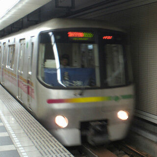 鉄道トリビア (166) 都営大江戸線、全線地下なのに電車にワイパーがある理由
