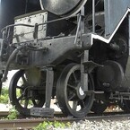 鉄道トリビア (170) 蒸気機関車の小さい車輪は何のためにある?