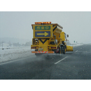高速トリビア (23) 高速道路の”凍結”、どうやって防止してるの?