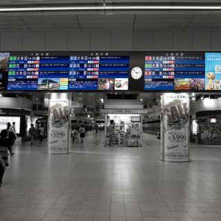 福岡県内を走る西鉄天神大牟田線、主要8駅の列車案内表示に大型液晶を採用