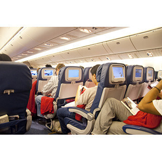 寝ている人のカツラが……飛行機での爆笑エピソード＆ハプニング集