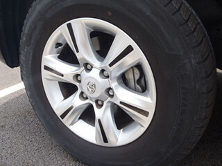 クルマのオシャレも「足もと」から。ホイール専用デコシールが登場