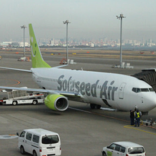 航空トリビア (22) CAは「スマイル0円」ではない