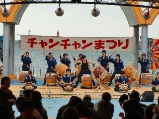 新鮮な鮭を鉄板焼きで!　青森県深浦町で「津軽深浦チャンチャンまつり」