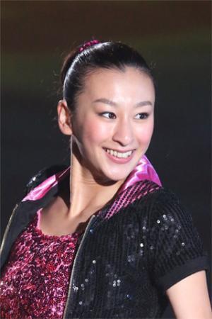 山梨県・富士急ハイランドに浅田舞さんが登場