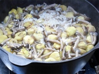 埼玉県日高市の曼珠沙華公園に全国のダッチオーブン愛好者が大集合!!