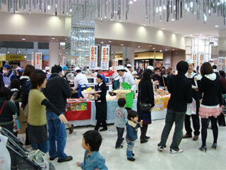 兵庫県 イズミヤ西宮ガーデンズ店で「秋の大試食会」開催