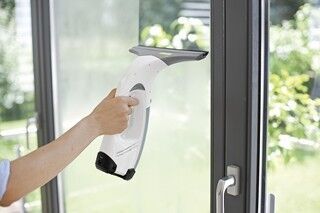 ケルヒャージャパン、洗剤で浮いた窓の汚れを吸引するクリーナー「WV 75 plus」発売