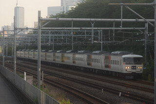 あなたの鉄道写真集 (13) 普通料金で特急列車のゆったり感を楽しむこともできる「185系」