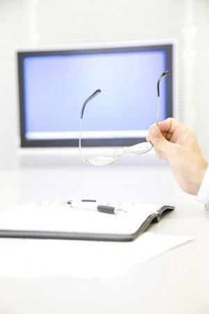 JINS PCの新CMに櫻井翔が登場！「実験篇」のぶっつけ本番リアクションに注目