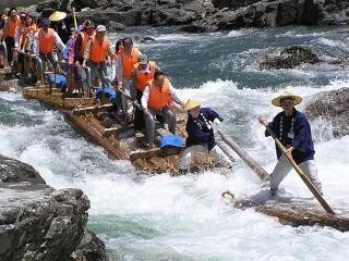 和歌山県には、四方を他県に囲まれた全国で唯一の村がある?